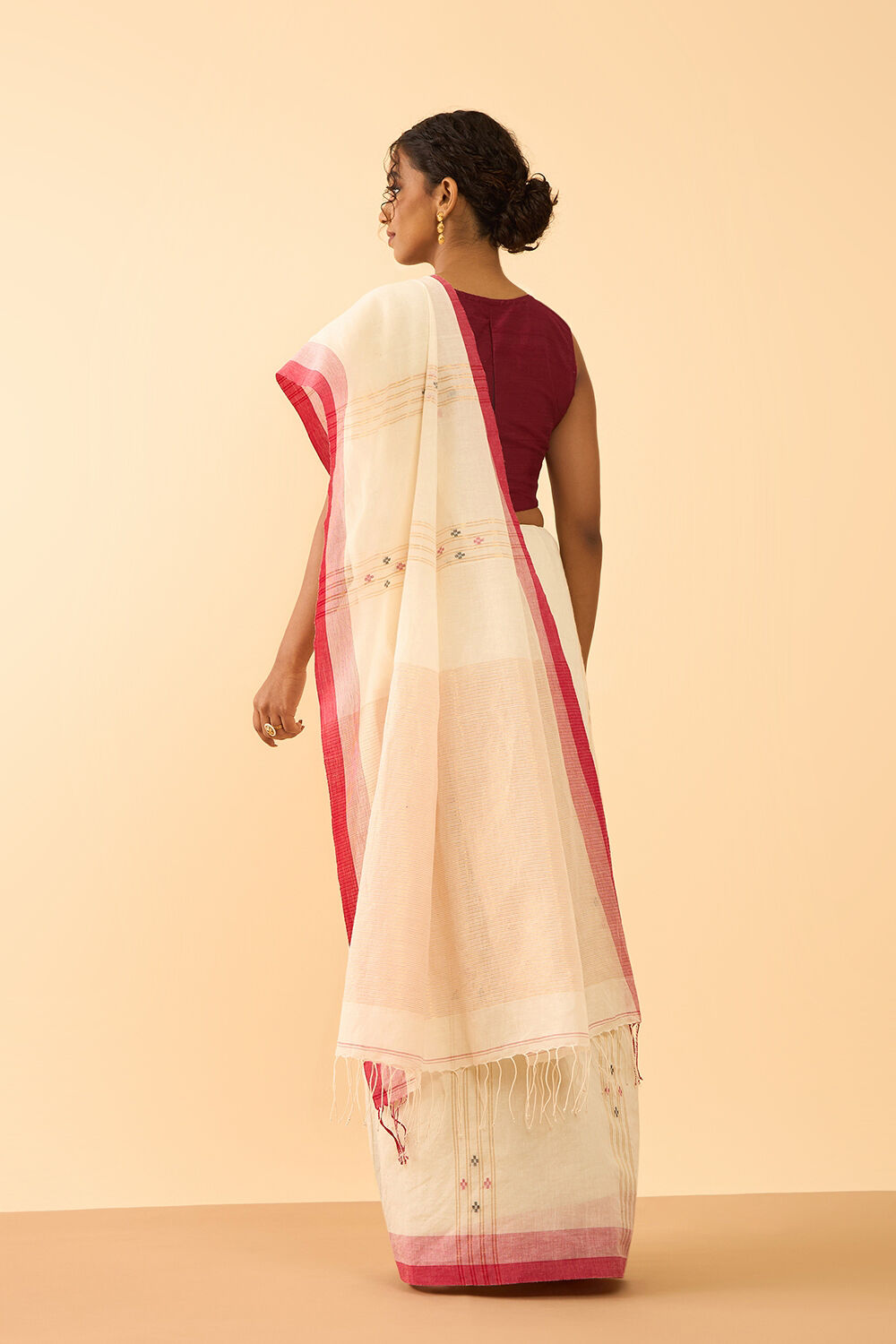 Off White Bengal Pure Cotton Jamdani Saree image number null