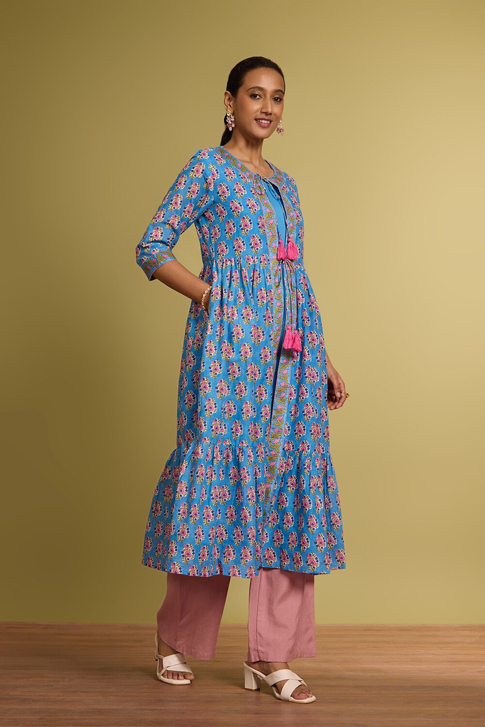 Blue Screen Printed Pure Cotton Kurta with Slip image number null