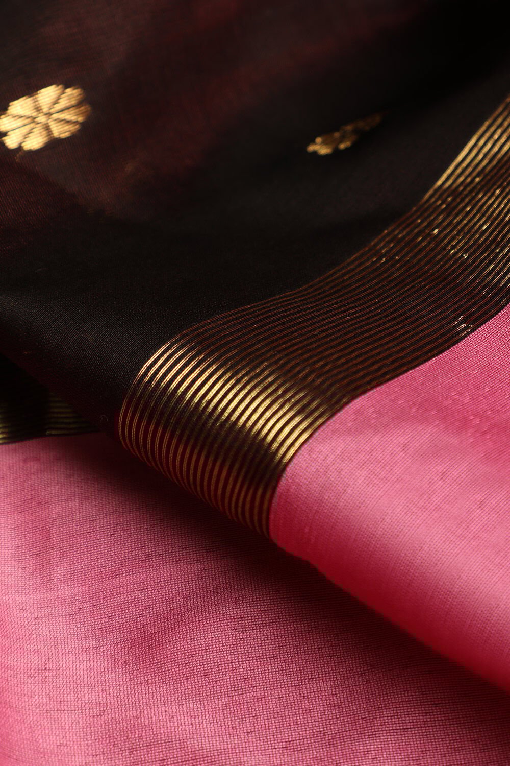 Red Woven Pure Silk Cotton Maheswari Saree image number null