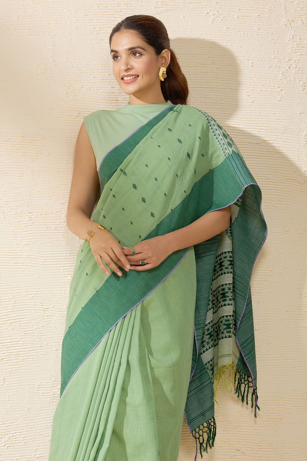 Green Woven Pure Cotton Bengal Saree image number null