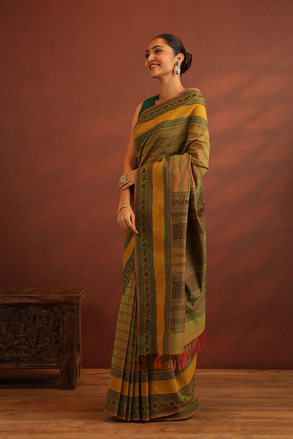 Green South Pure Cotton Woven Saree image number null