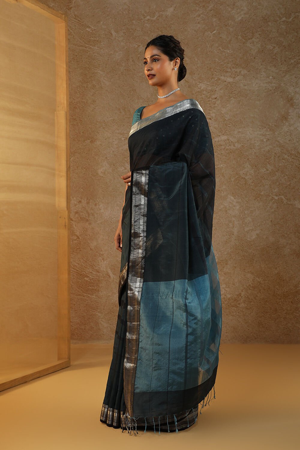 Navy Woven Pure Silk Cotton Maheshwari Saree image number null