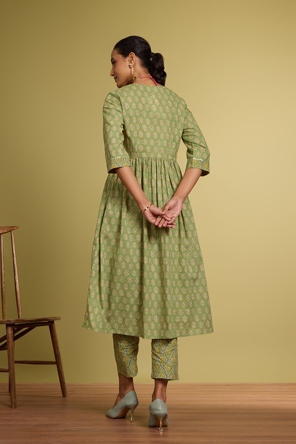 Green Screen Printed Pure Cotton Kurta Set image number null