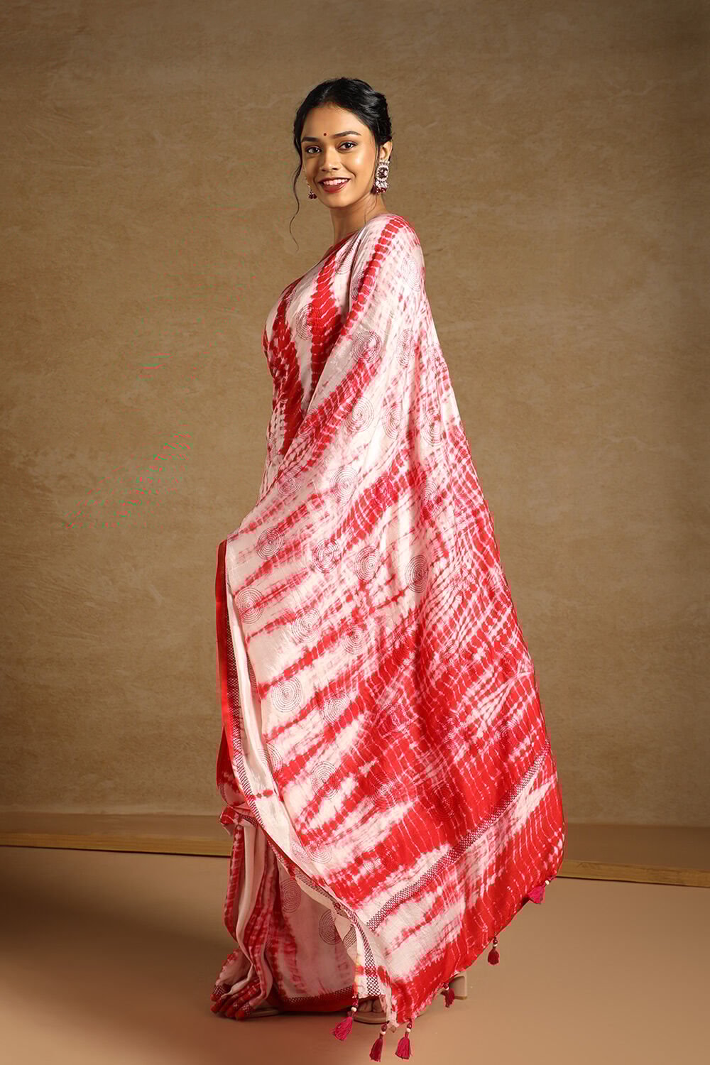 Off White Bengali Pure Silk Kantha Embroidery Saree image number null