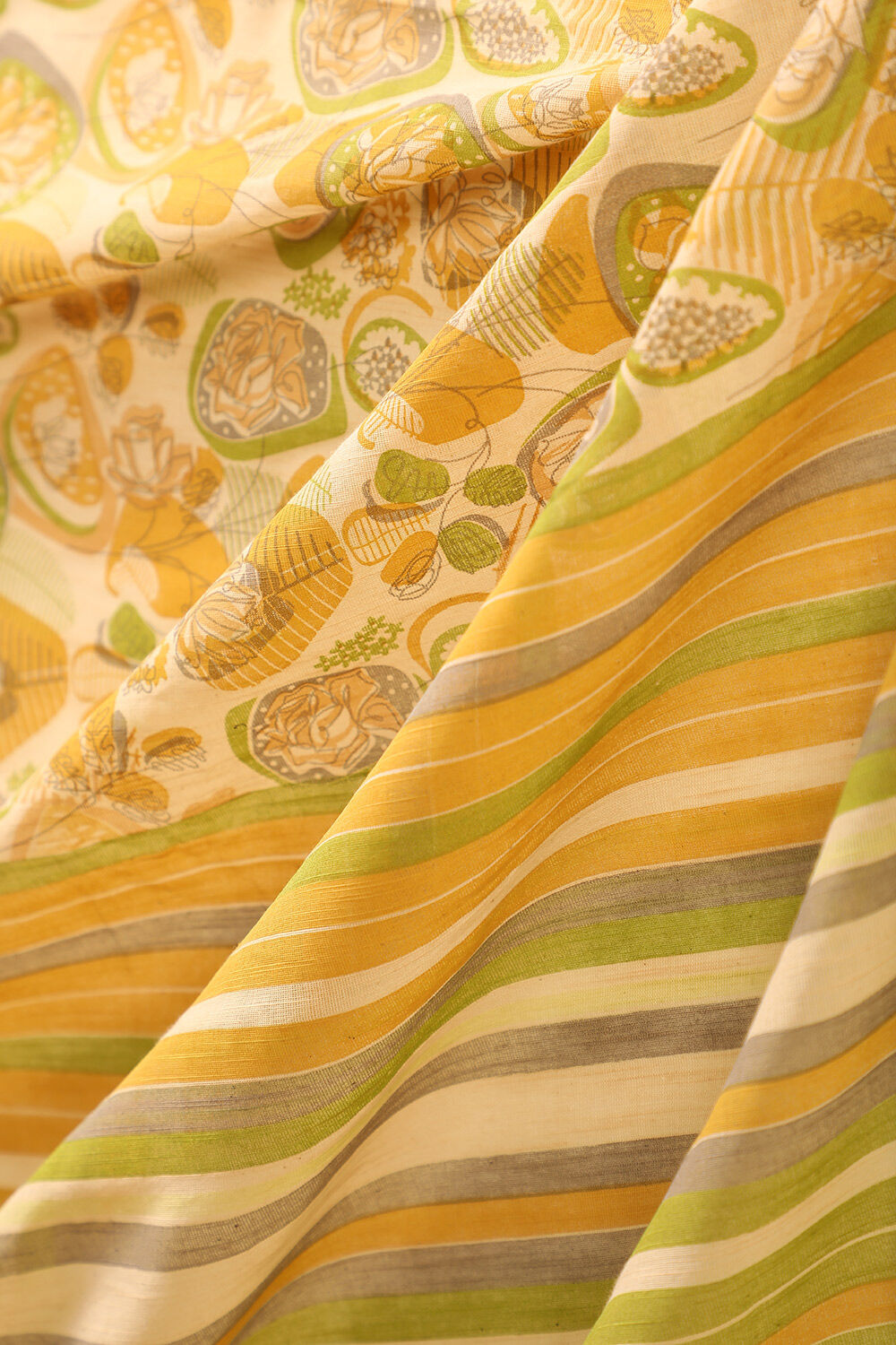 Off White Printed Bengal Pure Cotton Saree image number null