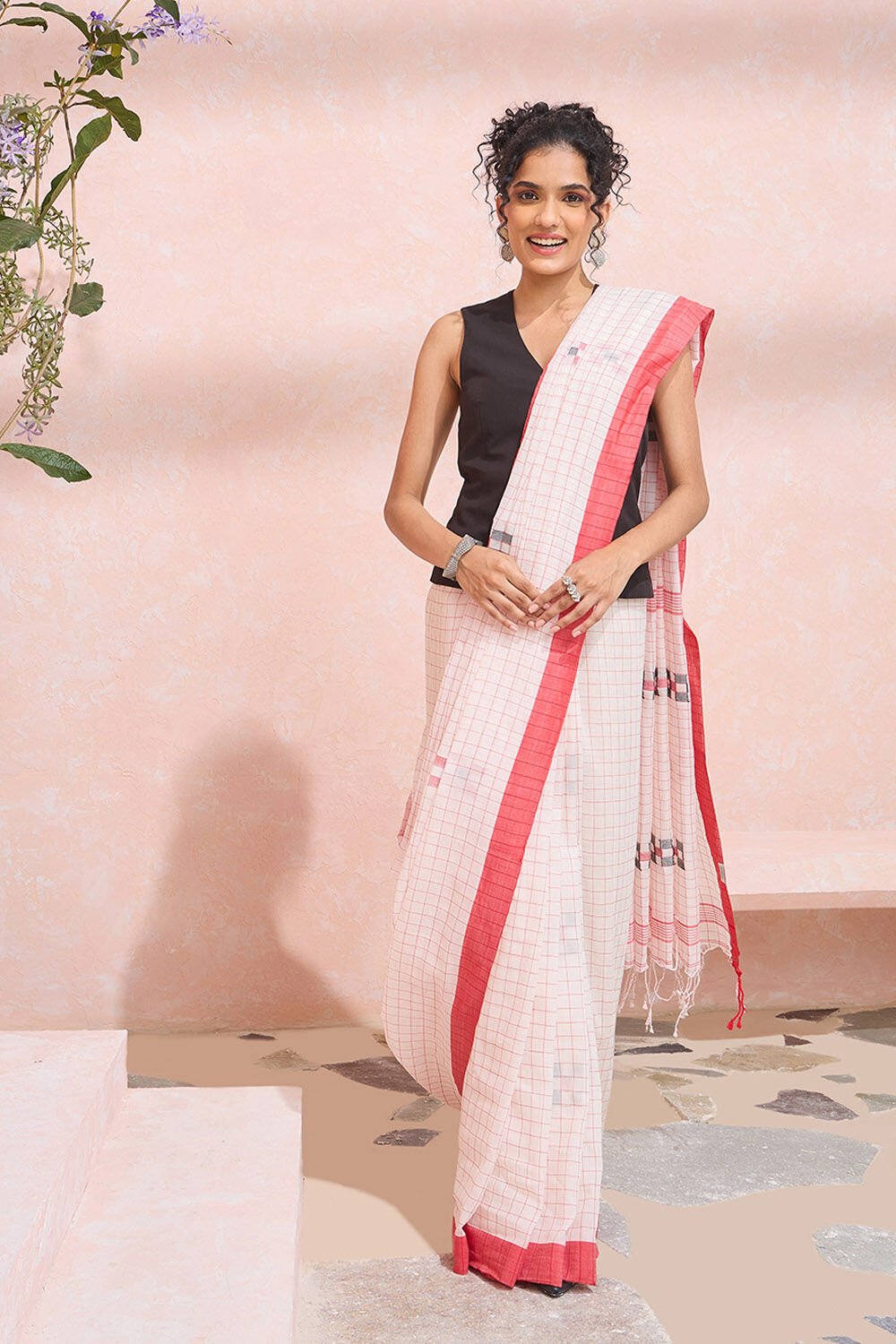 Off White Bengal Pure Cotton Jamdani Saree image number null