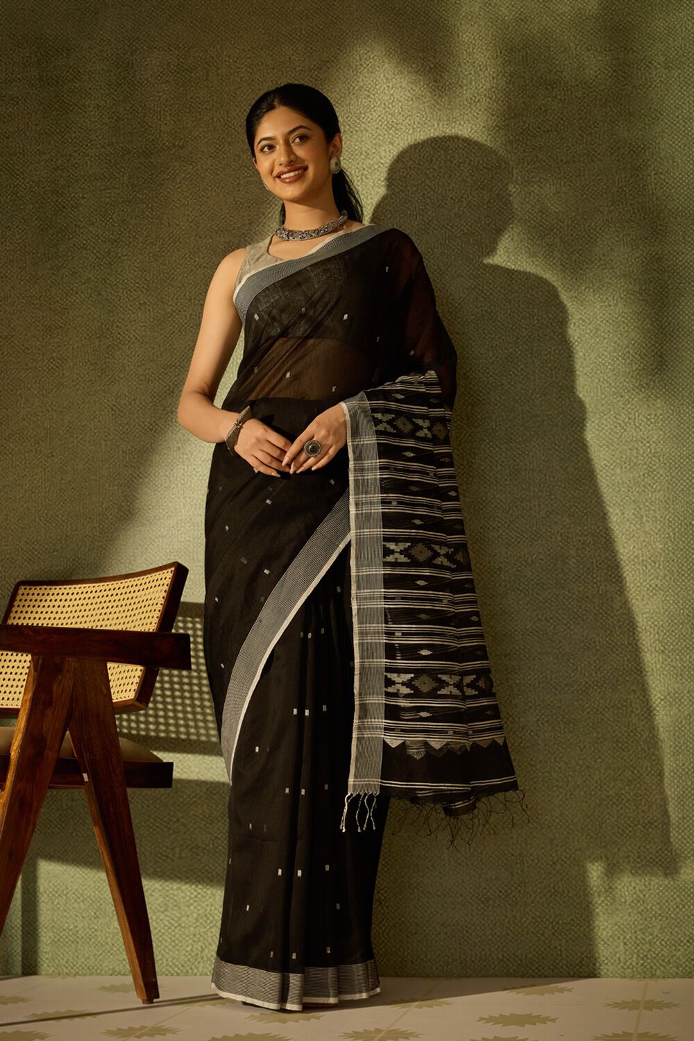 Black Bengal Pure Silk Cotton Jamdani Saree image number null