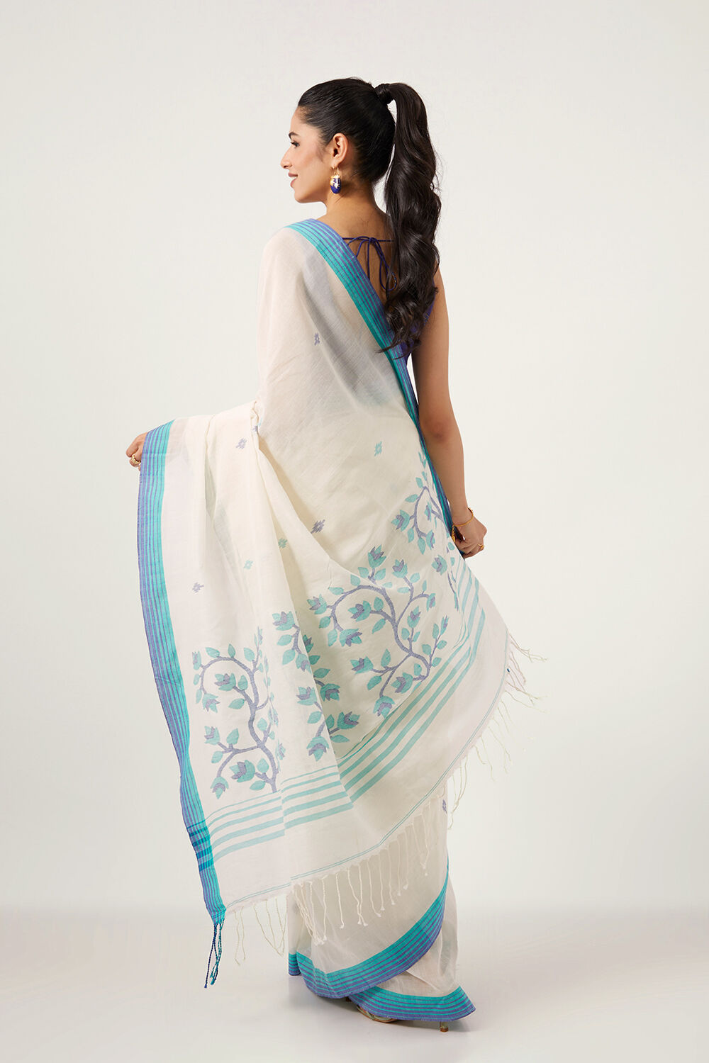 Off White Pure Cotton Bengal Saree image number null