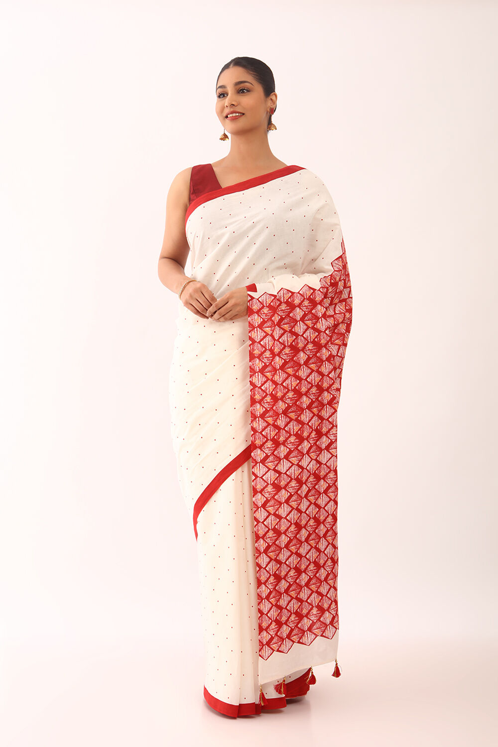 Off White Screen Printed Pure Cotton Saree image number null