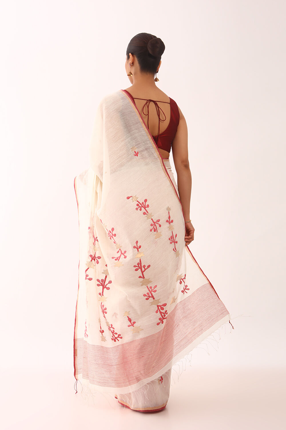 Off-White Bengali Silk Khadi Cotton Jamdani Saree image number null