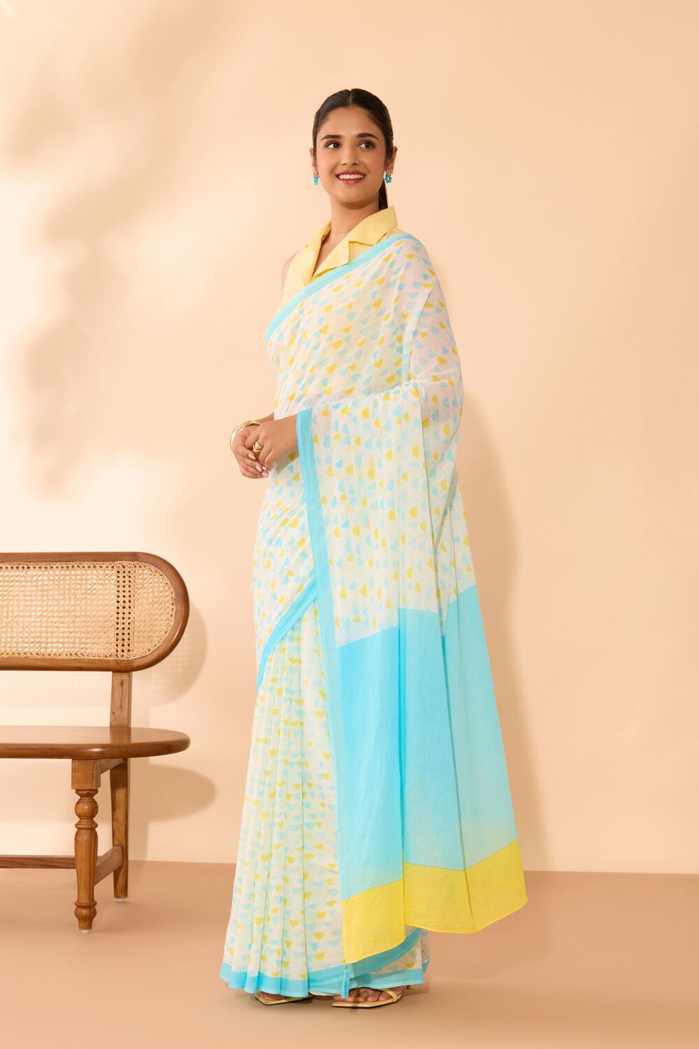 Off White Screen Printed Bengal Mulmul Saree image number null