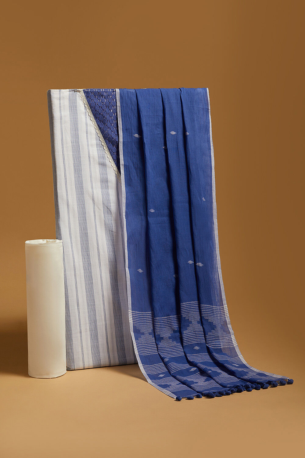 Off White Pure Cotton Jamdani Unstitched Suit Set image number null