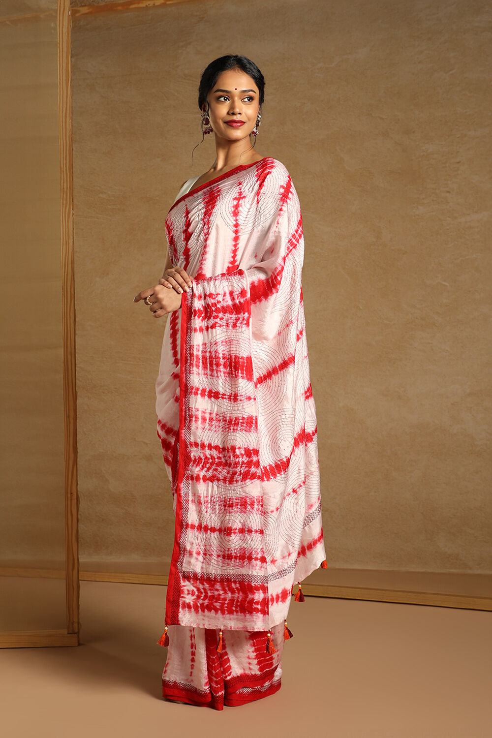Off-White Bengali Pure Silk Kantha Embroidery Saree image number null
