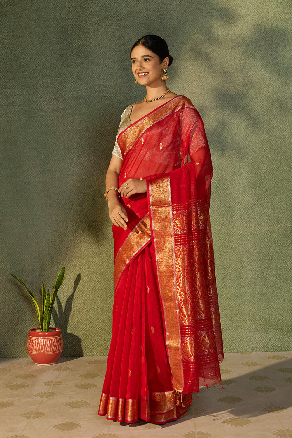 Red Woven Pure Silk Cotton Maheshwari Saree image number null