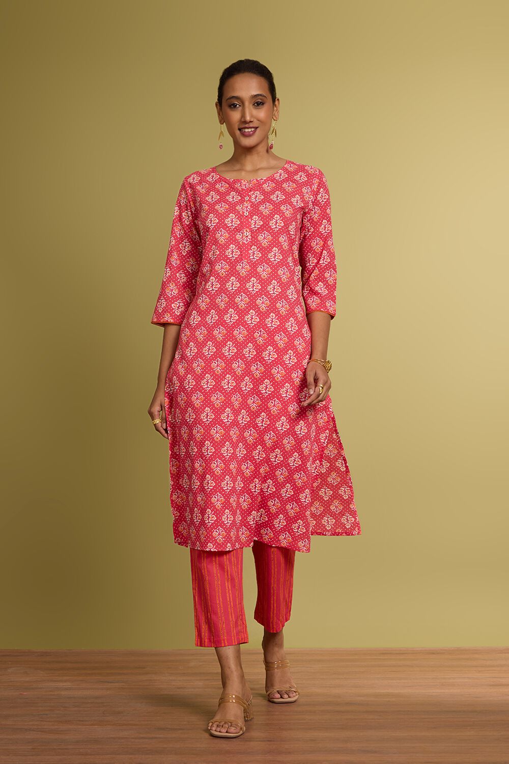 Pink Screen Printed Pure Cotton Kurta Set image number null