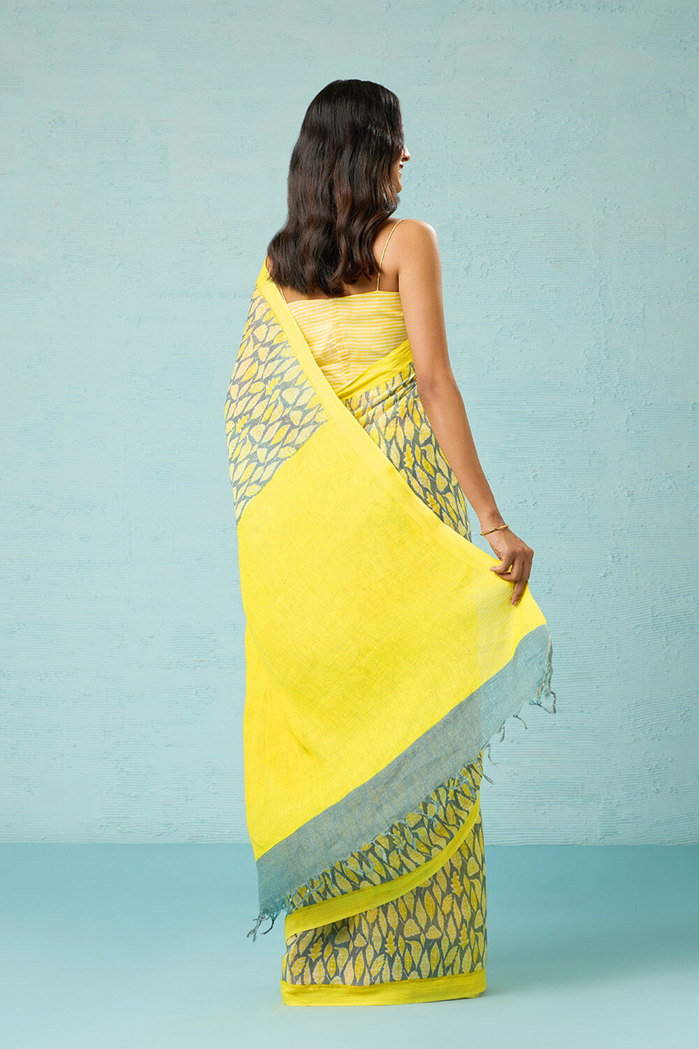 Grey Screen Printed Pure Linen Saree image number null