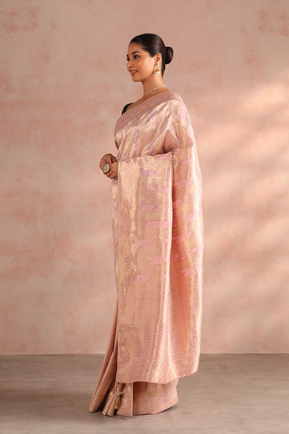 Pink Viscose Luxe Woven Saree image number null