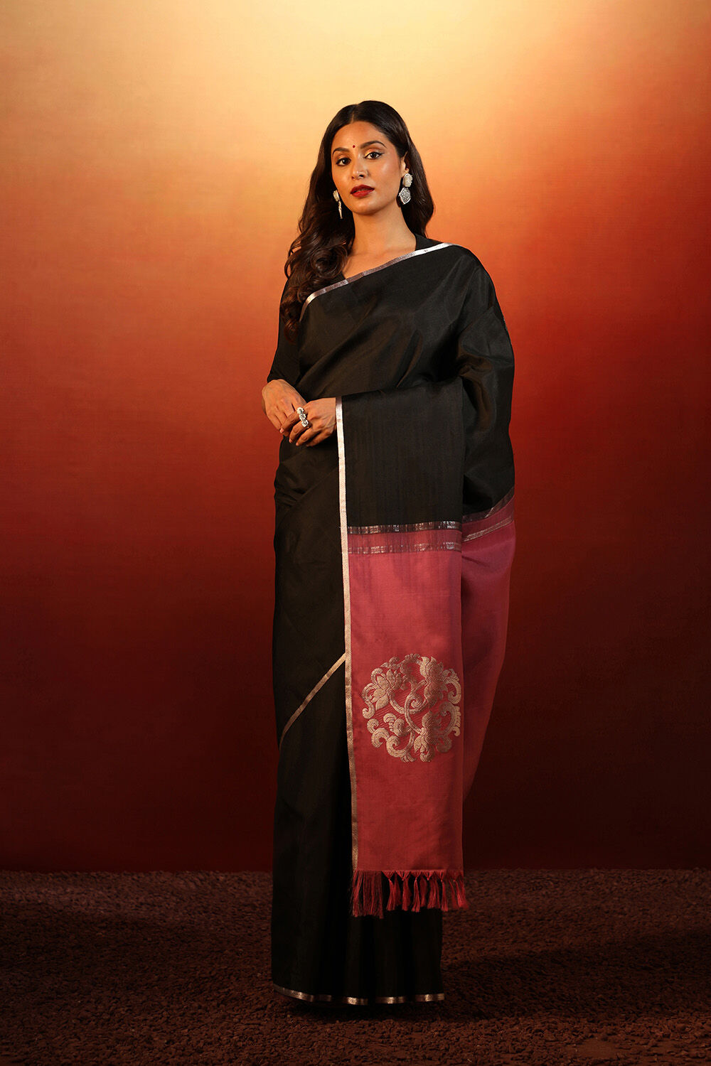 Black Woven Pure Silk Kanjivaram Saree image number null