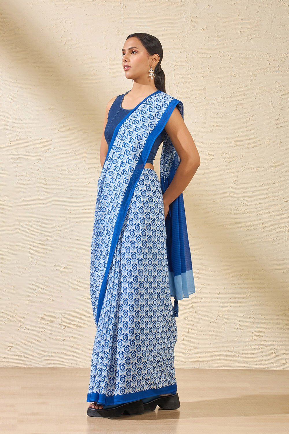 Blue Screen Printed Bengal Pure Mulmul Cotton Saree image number null