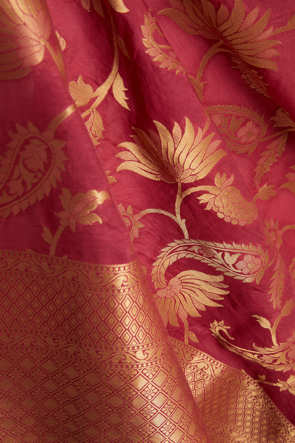 Pink Woven Viscose Luxe Saree image number null