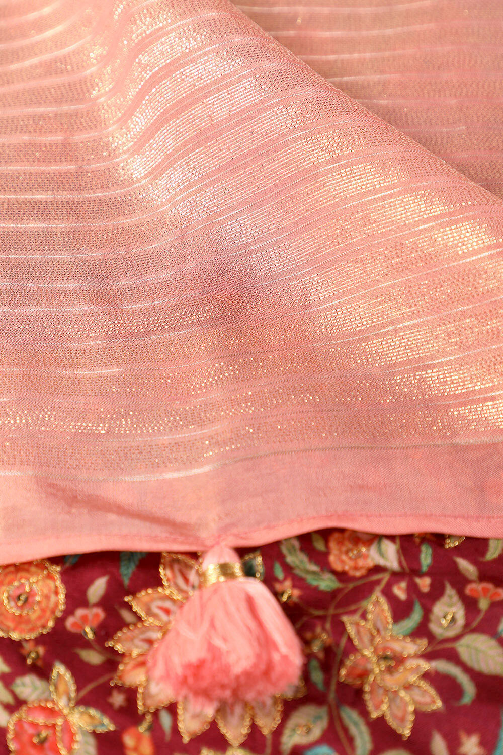Pink Contemporary Viscose Tissue Woven Saree image number null