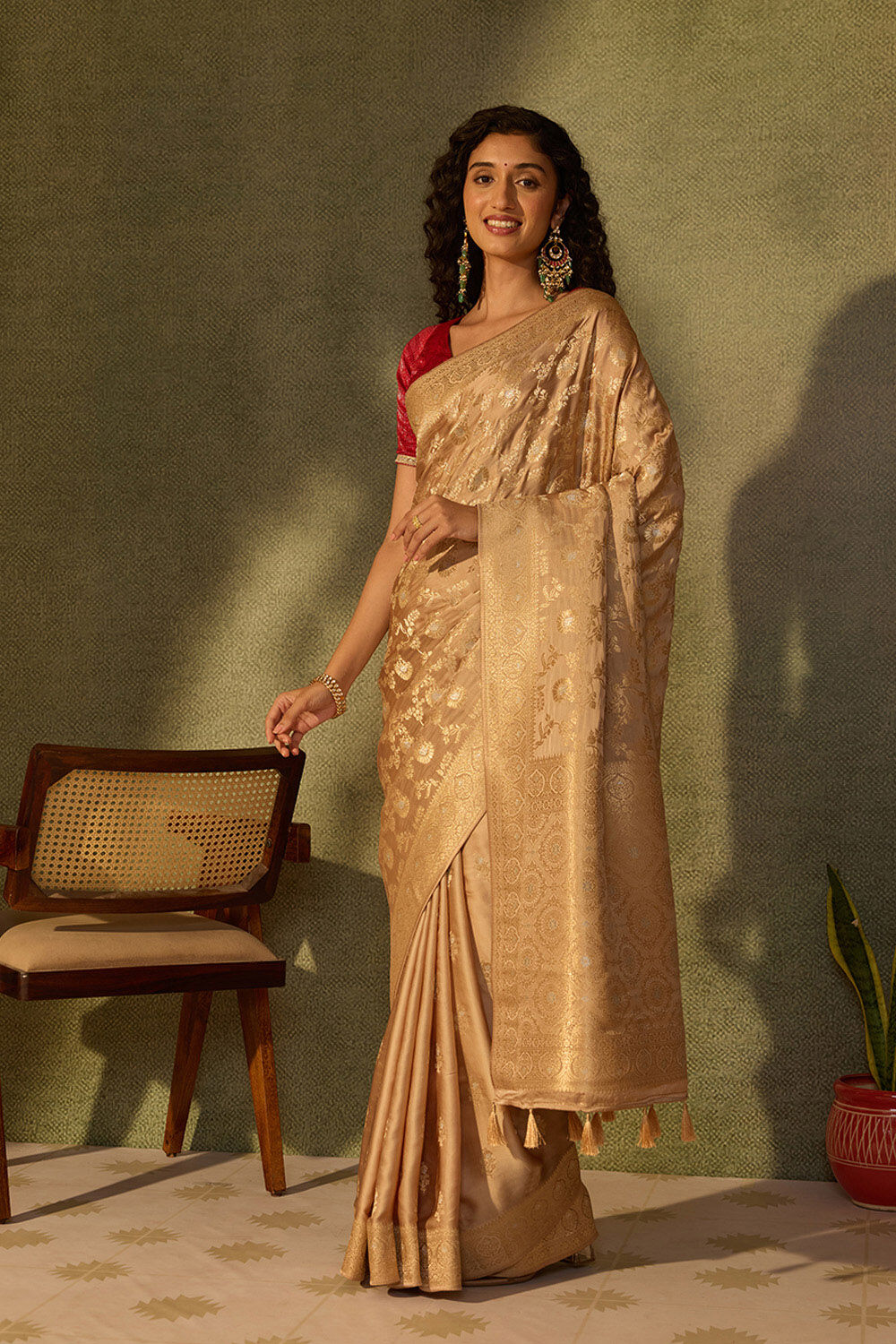 Beige Viscose Satin Woven Saree image number null