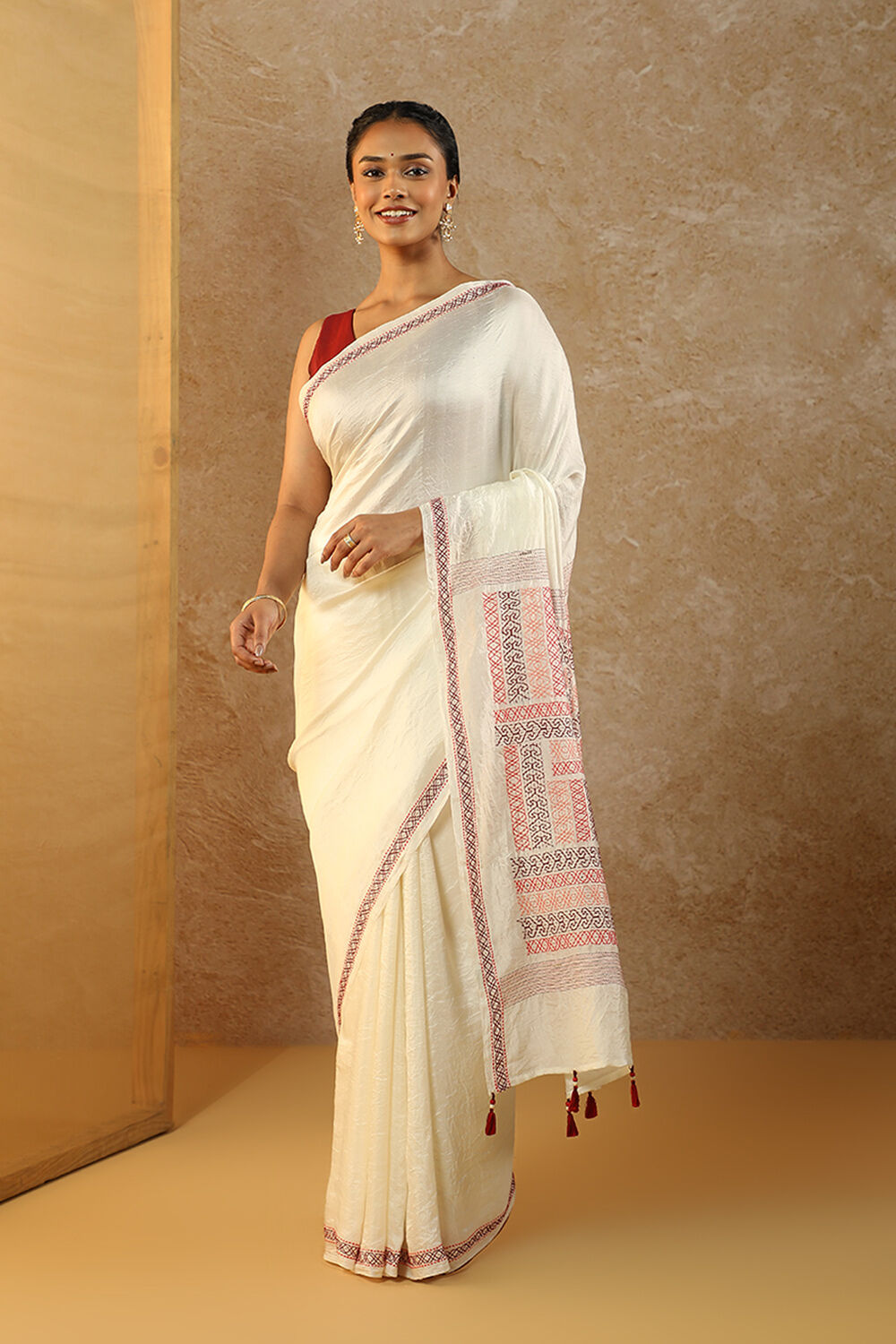 Off-White Bengal Pure Silk Kantha Embroidered Saree image number null