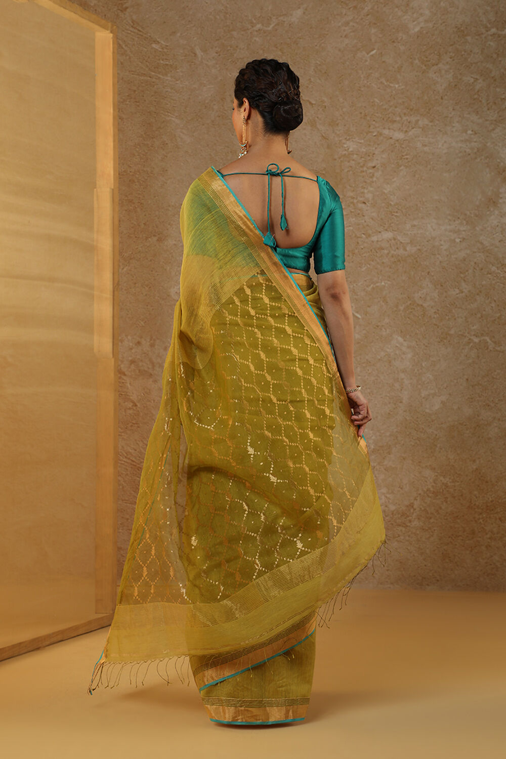 Green Woven Pure Silk Cotton Bengal Saree image number null
