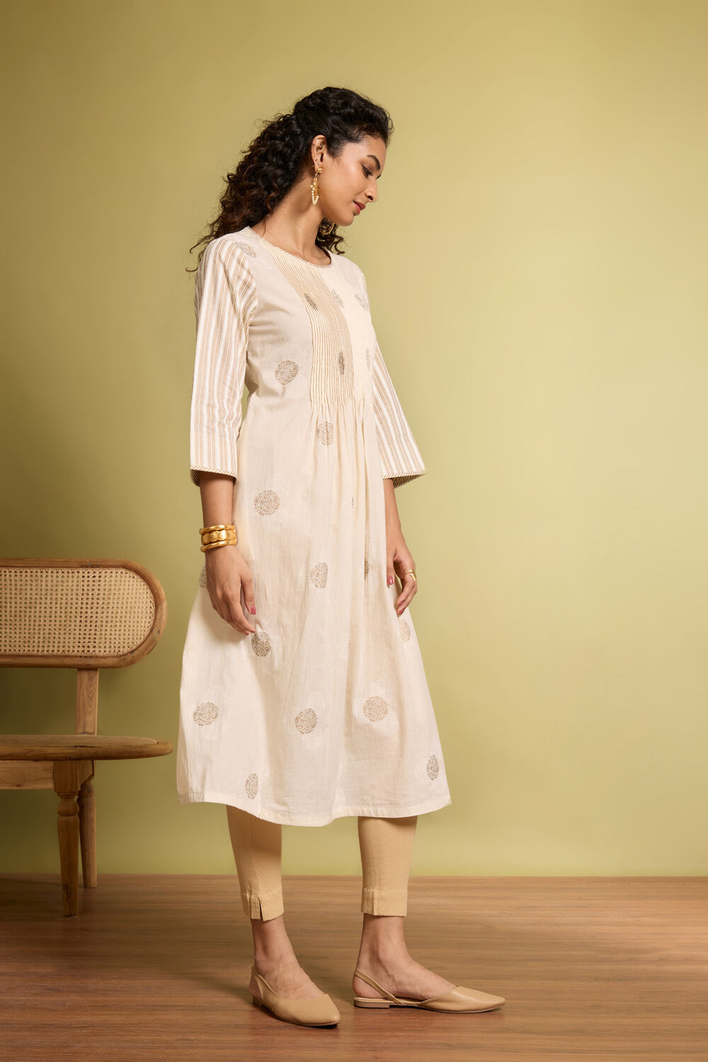 Off White Screen Printed Pure Cotton Kurta image number null