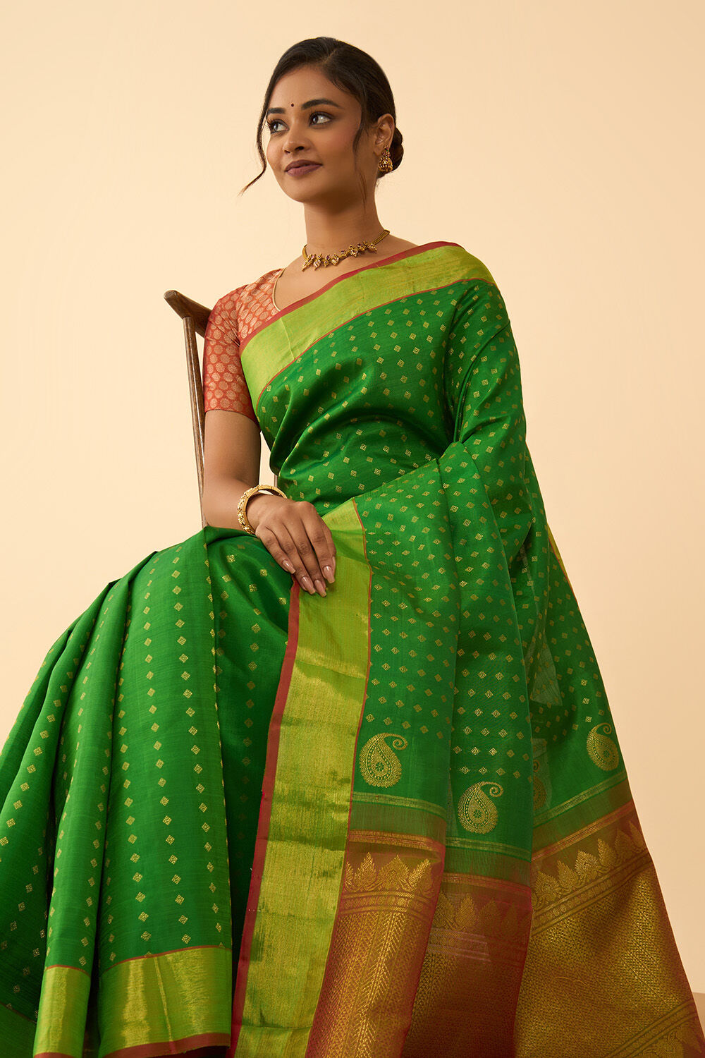Green Pure Silk Woven Kanjivaram Saree image number null