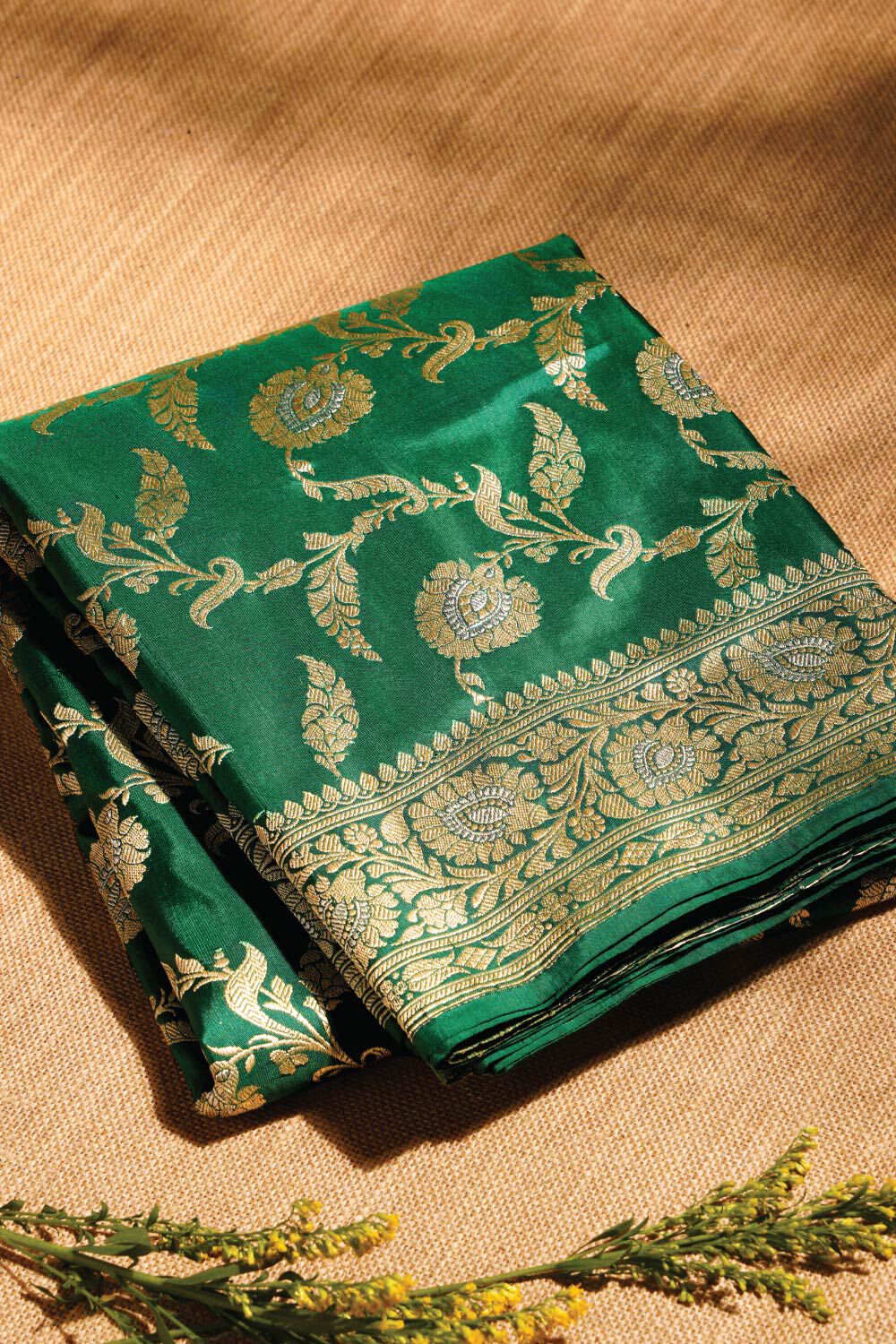 Dark Green Pure Silk Kadwa Banarasi Saree image number null