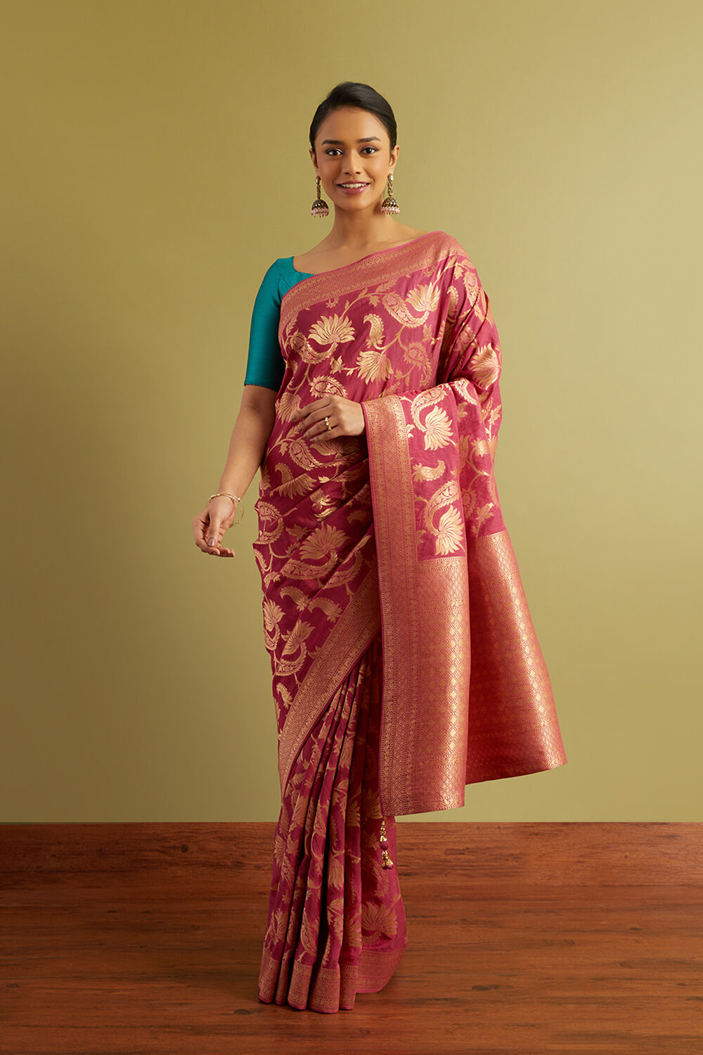 Pink Woven Viscose Luxe Saree image number null