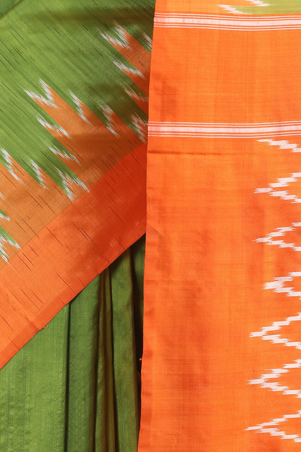 Green Pure Silk Pochampalli Ikat Saree image number null