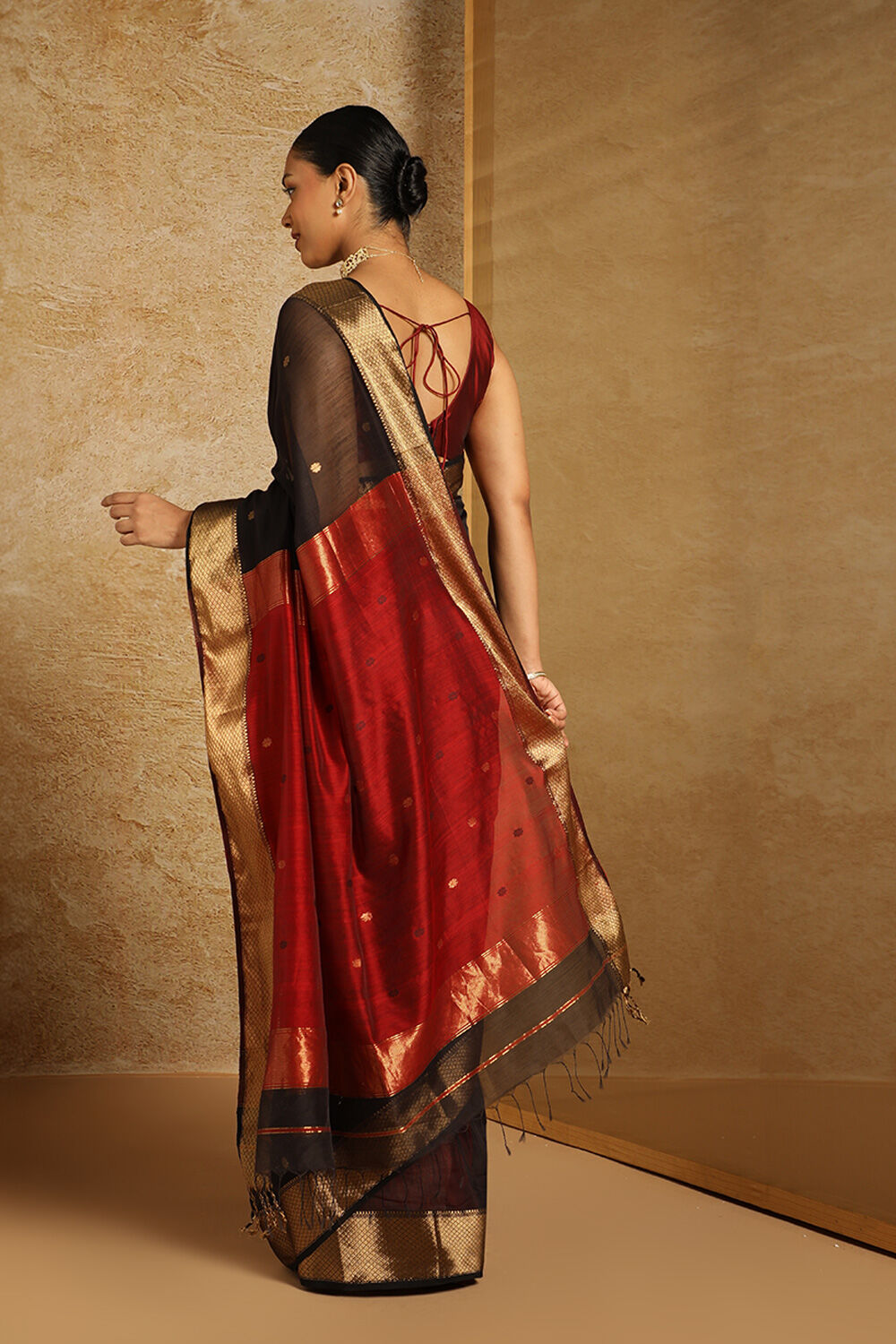 Black Kadwa Pure Silk Cotton Maheswari Saree image number null