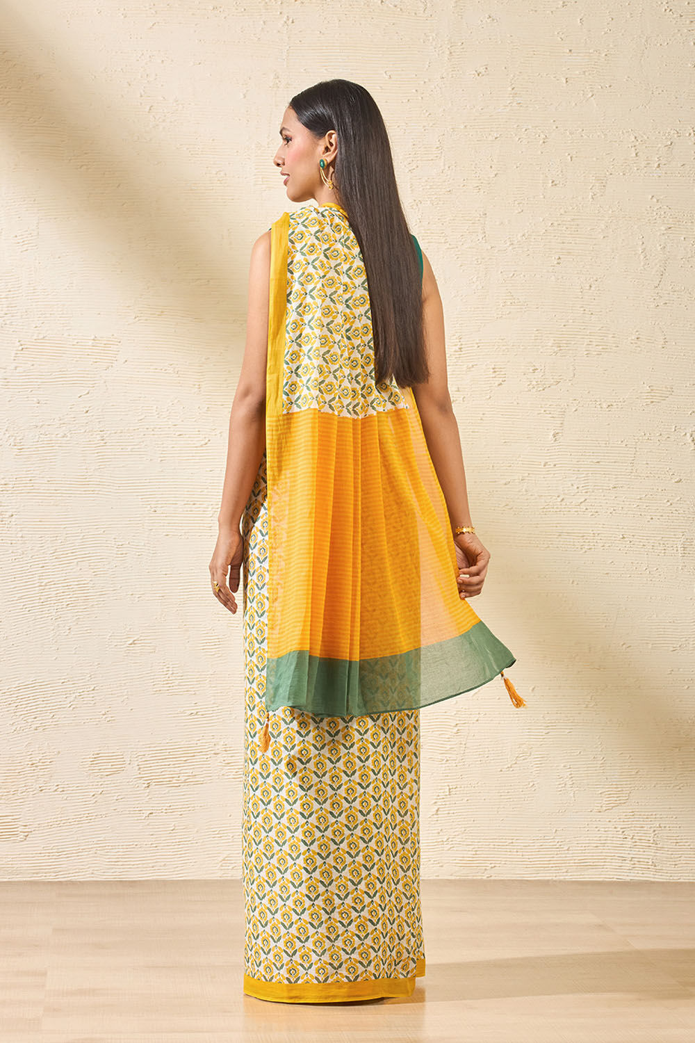 Yellow Screen Printed Bengal Pure Mulmul Cotton Saree image number null