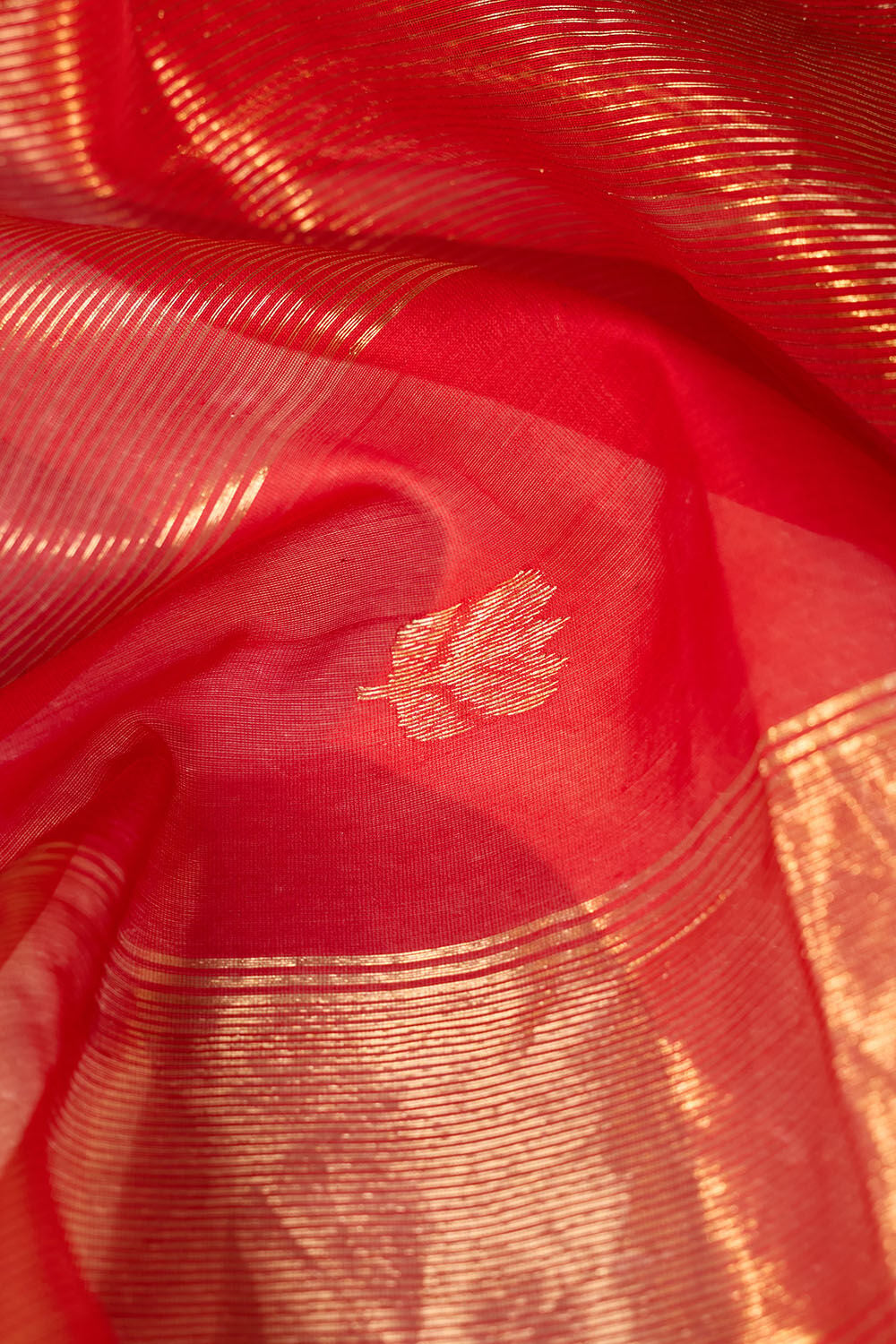 Red Woven Pure Silk Cotton Maheshwari Saree image number null
