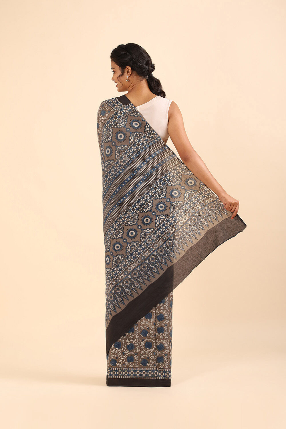 Grey Pure Cotton Ajrakh Printed Saree image number null