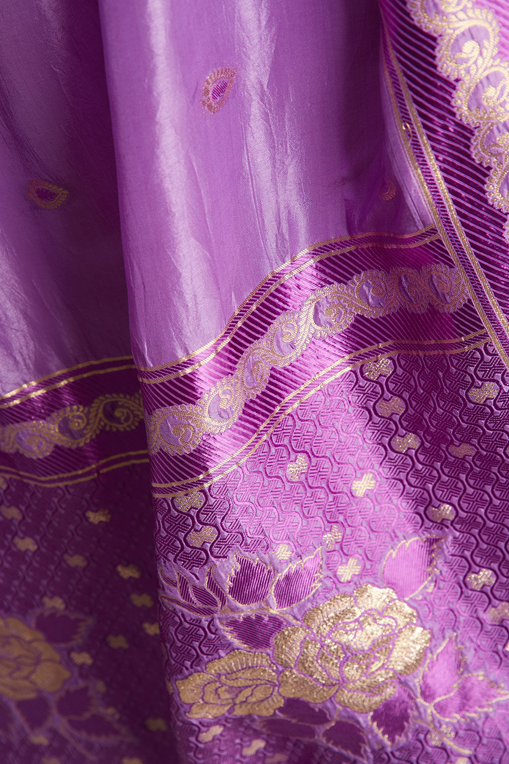 Purple Woven Viscose Luxe Saree image number null