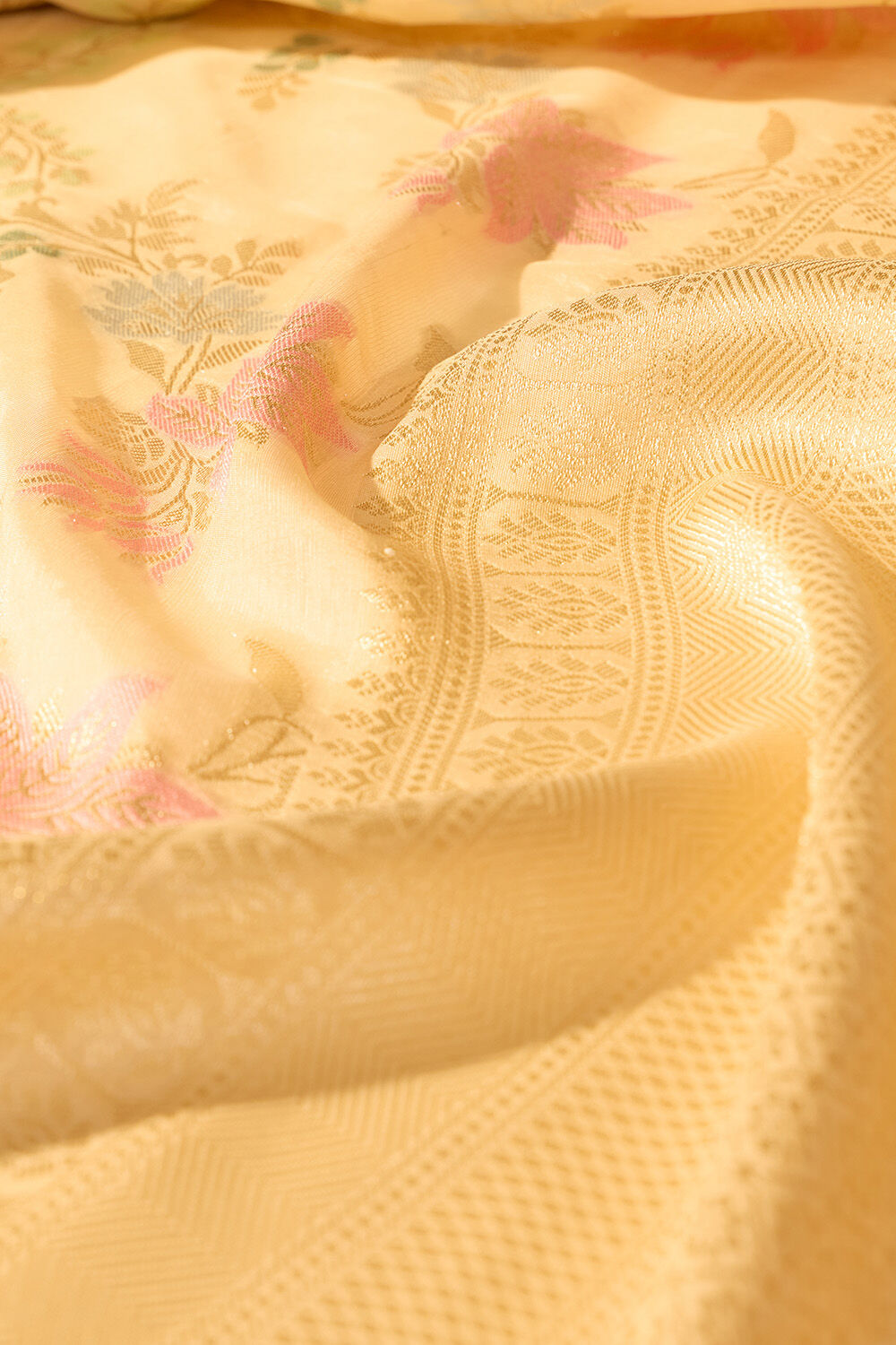 Off White Pure Viscose Woven Saree image number null