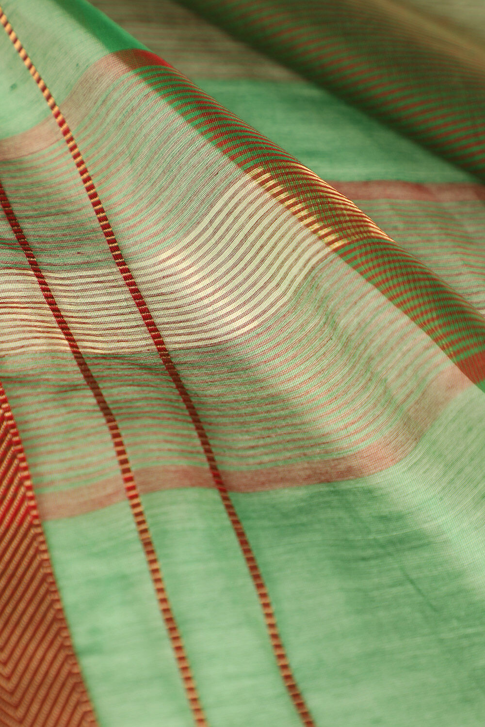 Dark Green Woven Pure Silk Cotton Maheswari Saree image number null
