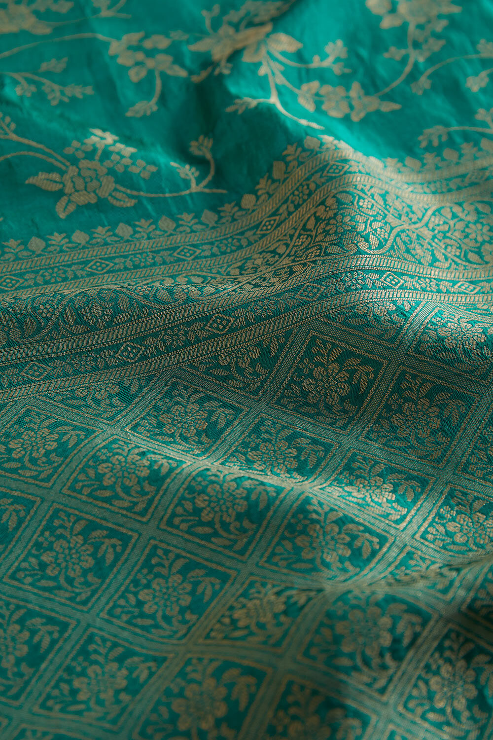 Green Woven Viscose Saree image number null