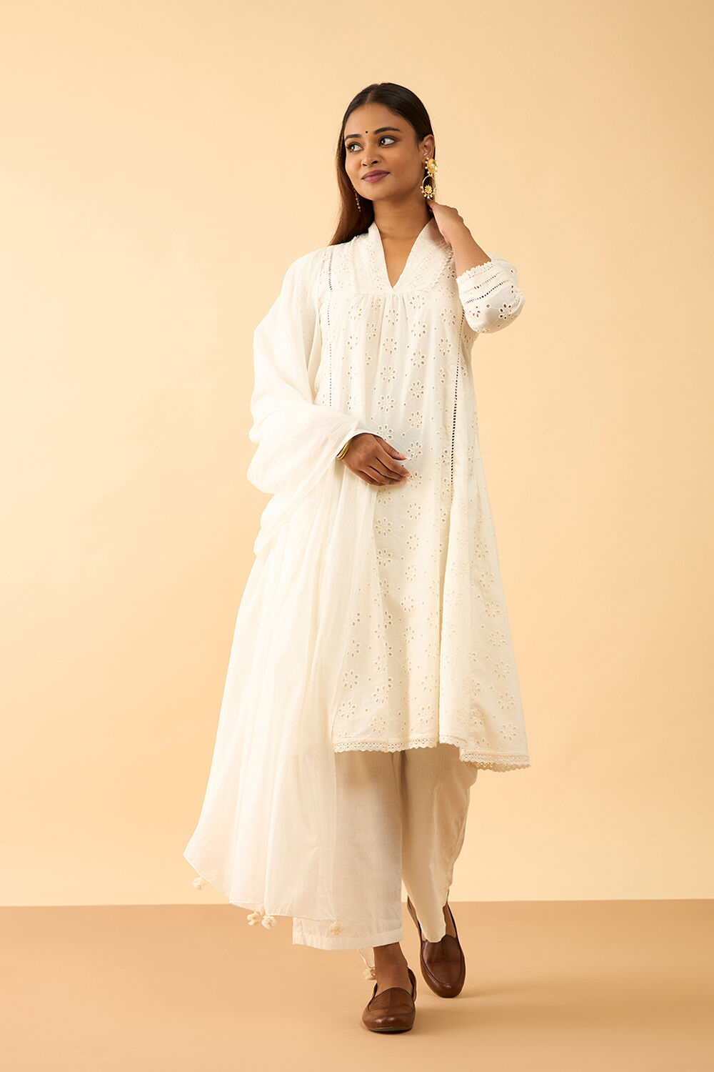 Off White Pure Cotton Embroidered Kurta Set image number null