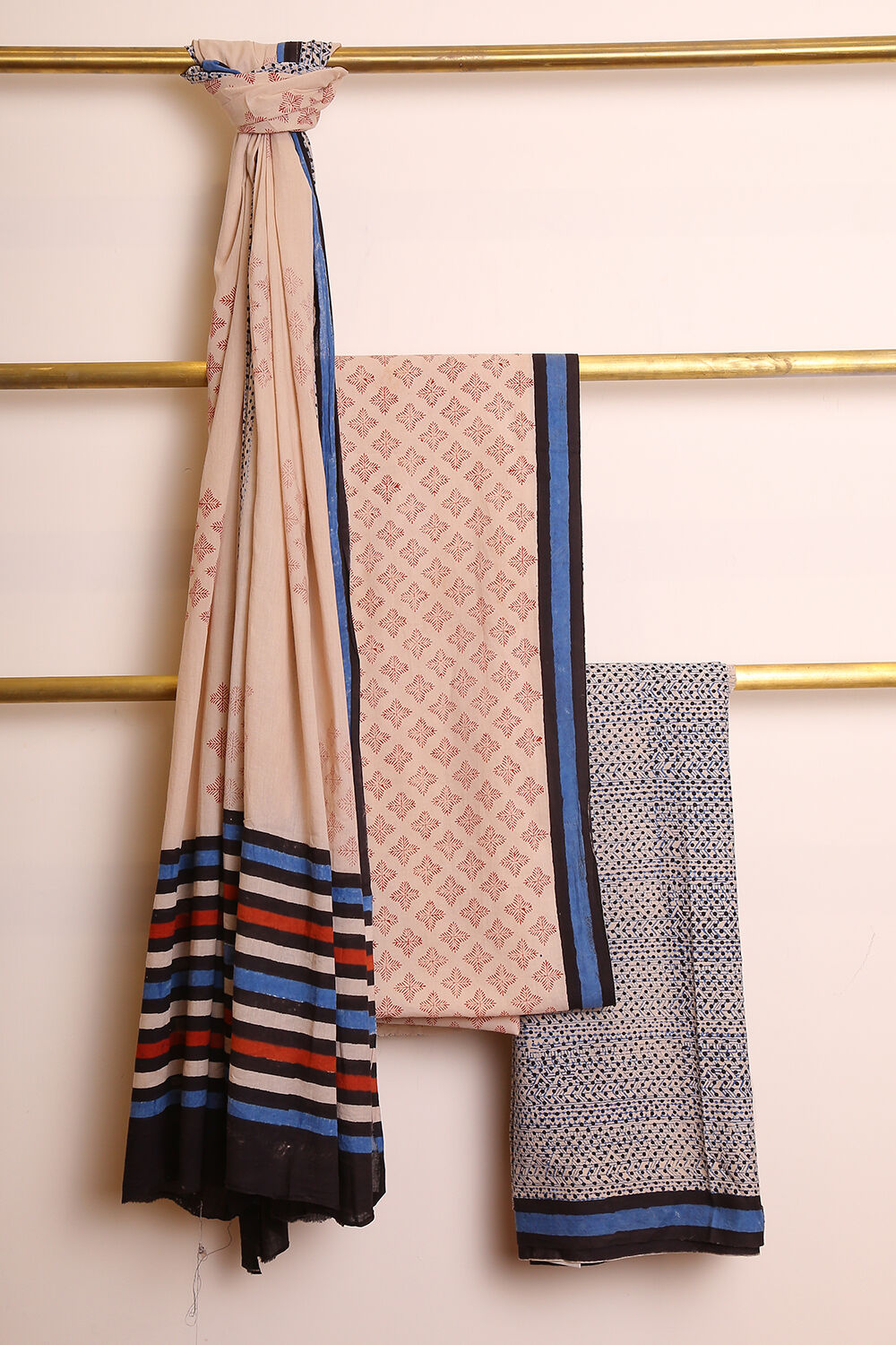Off White Printed Pure Cotton Suit Set image number null