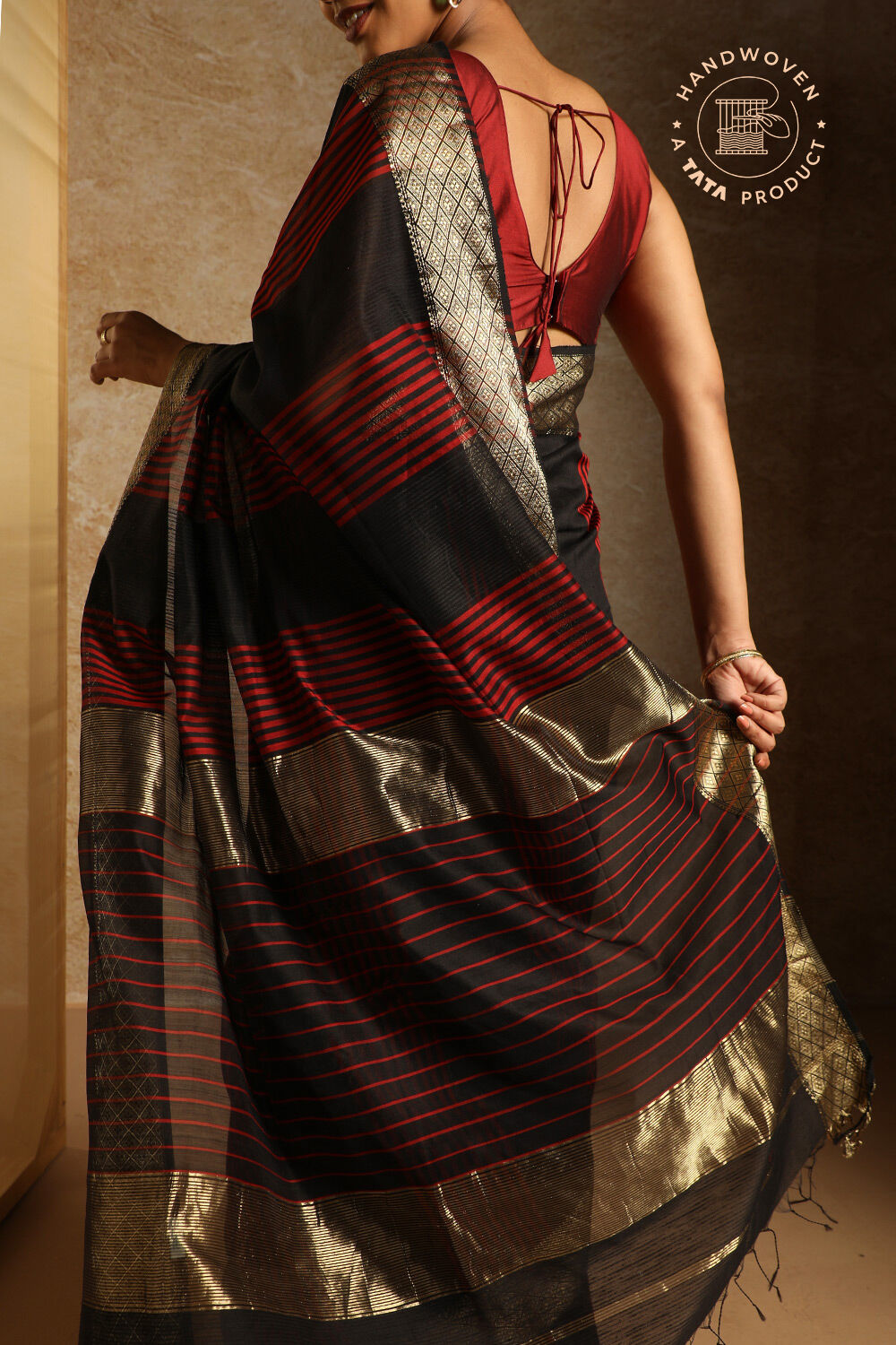 Black Pure Silk Cotton Woven Maheshwari Saree image number null
