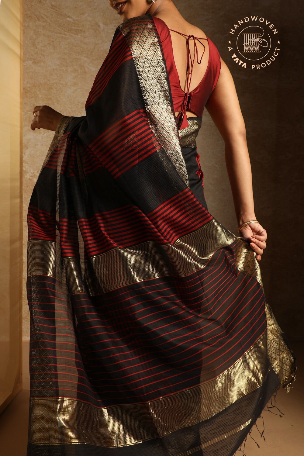 Black Pure Silk Cotton Woven Maheshwari Saree image number null