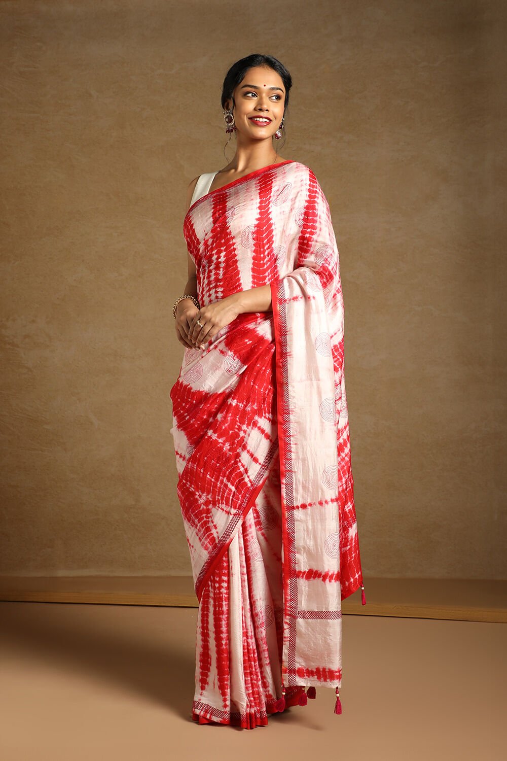 Off White Bengali Pure Silk Kantha Embroidery Saree image number null