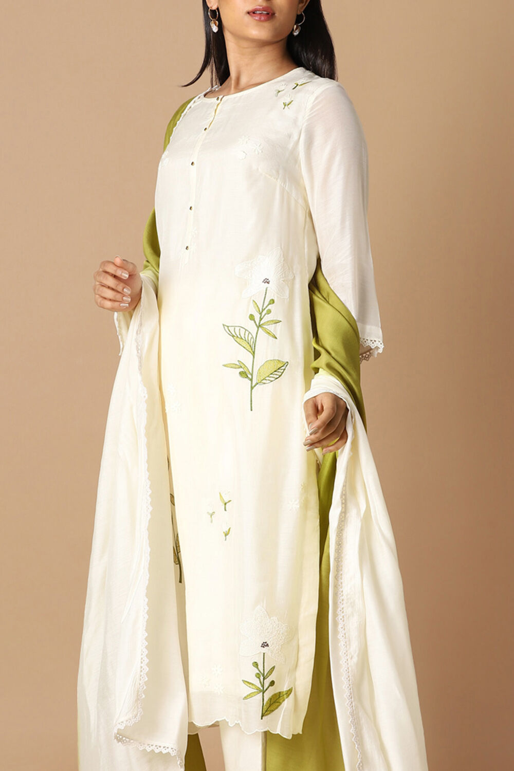 Offwhite Embroidered Kurta Set image number null