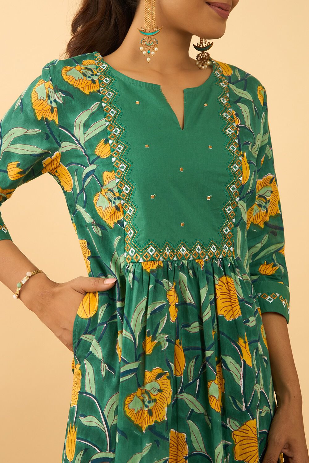 Green Pure Cotton Printed Embroidered Kurta image number null