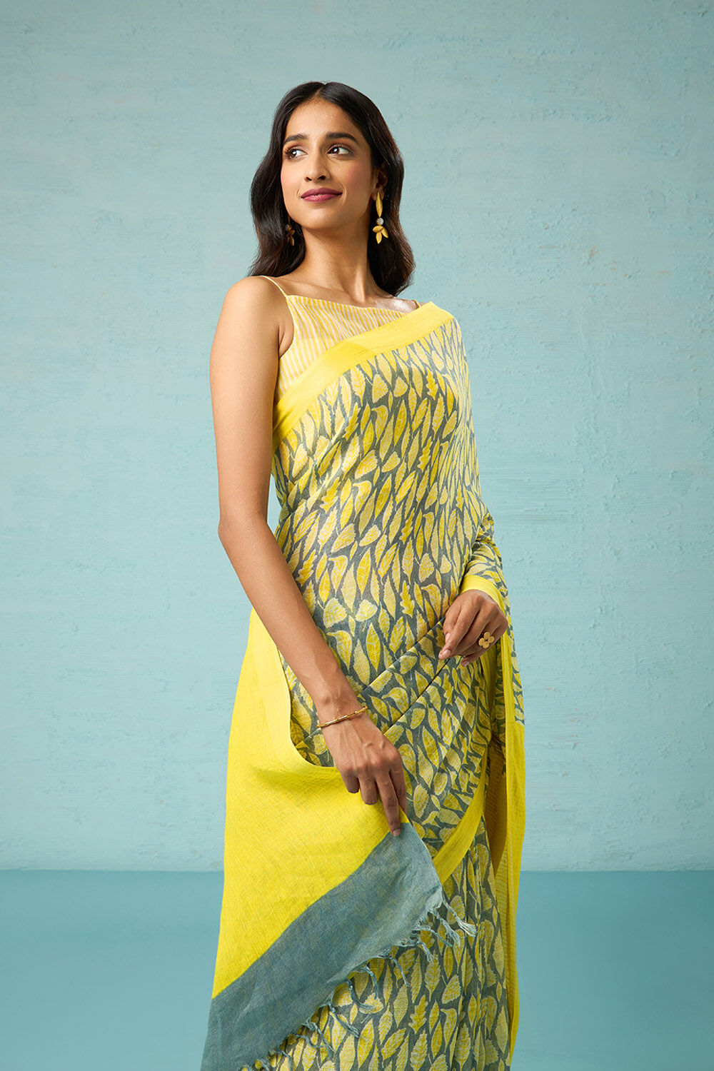 Grey Screen Printed Pure Linen Saree image number null