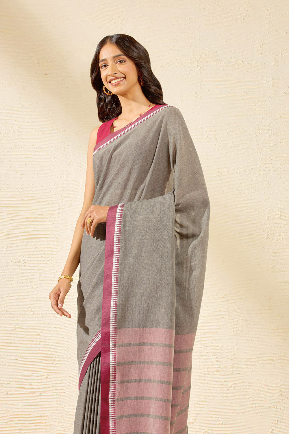 Grey Woven Pure Cotton Bengal Saree image number null